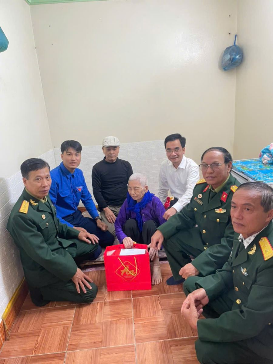 Hội CCB xã Đông Thụy Anh tổ chức các hoạt động tri ân nhân kỷ niệm 81 năm Ngày thành lập Quân đội nhân dân Việt Nam