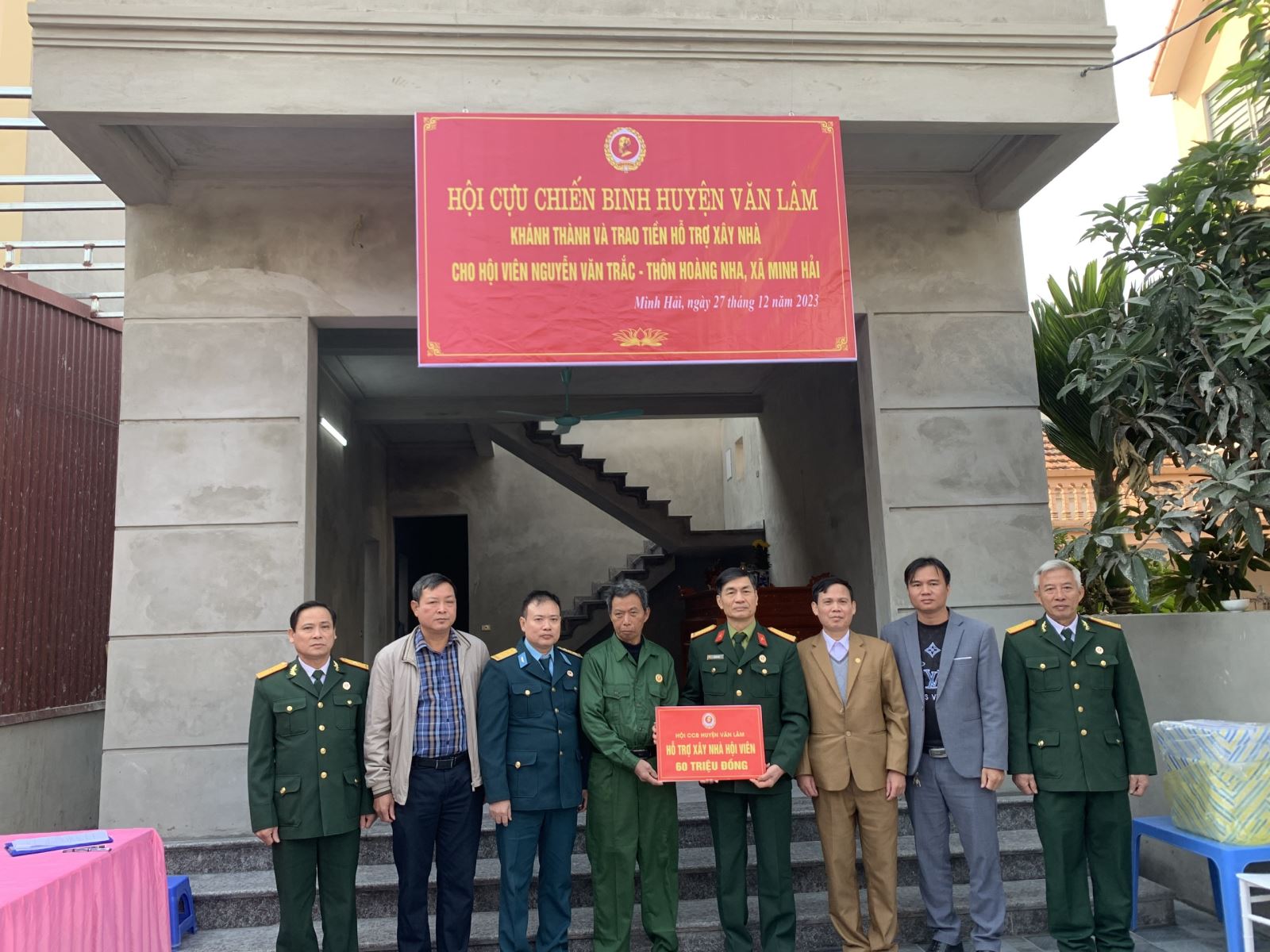 Hội Cựu chiến binh huyện Văn Lâm trao tiền hỗ trợ hội viên xây nhà năm 2023