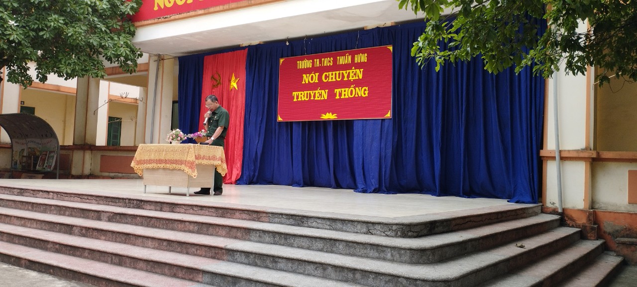 Hội Cựu chiến binh xã Thuần Hưng, huyện Khoái Châu nói chuyện truyền thống cho thế hệ trẻ