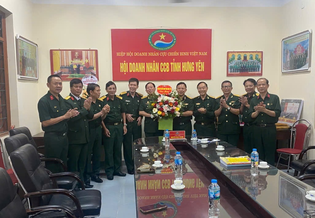 Hội Cựu chiến binh tỉnh Hưng Yên chúc mừng Hội Doanh nhân cựu chiến binh tỉnh nhân kỷ niệm ngày Doanh nhân Việt Nam 13/10