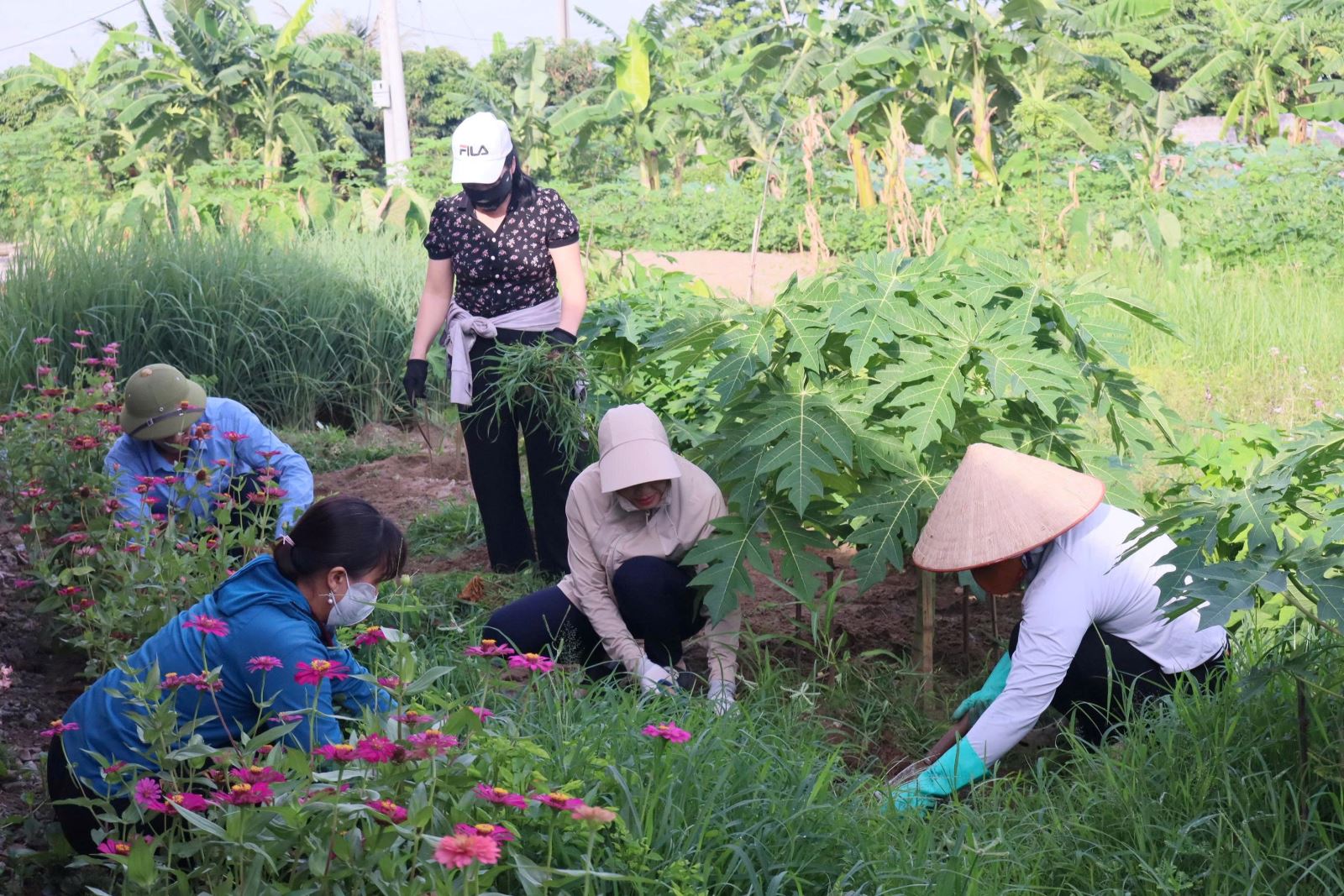Xã Tống Trân ra quân tổng vệ sinh môi trường hưởng ứng phong trào “toàn dân chung tay bảo vệ môi trường”
