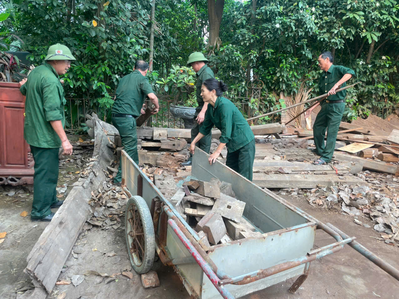 Hội CCB xã Lạc Đạo chung tay gìn giữ di sản, chuẩn bị Lễ hội chùa Hương Lãng
